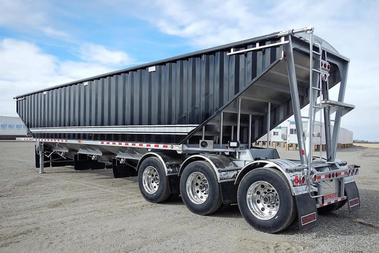 Doepker Industries Classic Tridem Axle Triple Hopper Dump